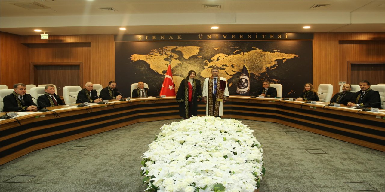 Süreyya Ece’ye Profesörlük Cübbesi Giydirildi