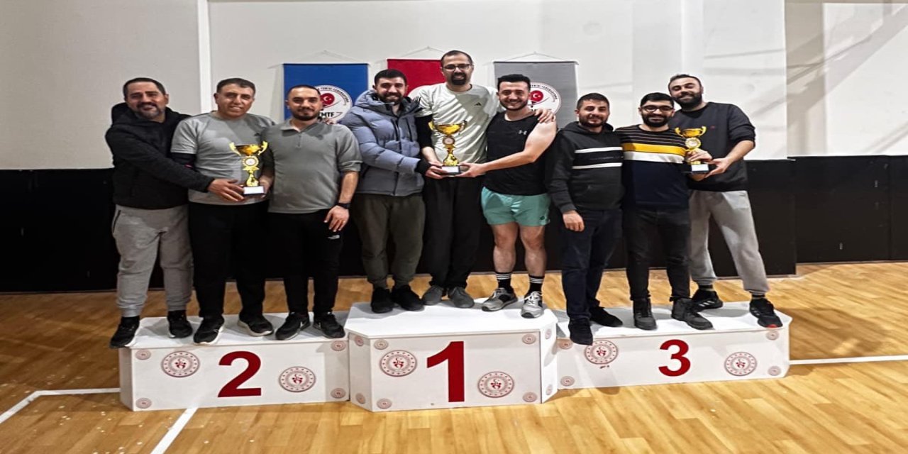 Cizre’de Sağlık Çalışanları Masa Tenisi Turnuvasında Buluştu