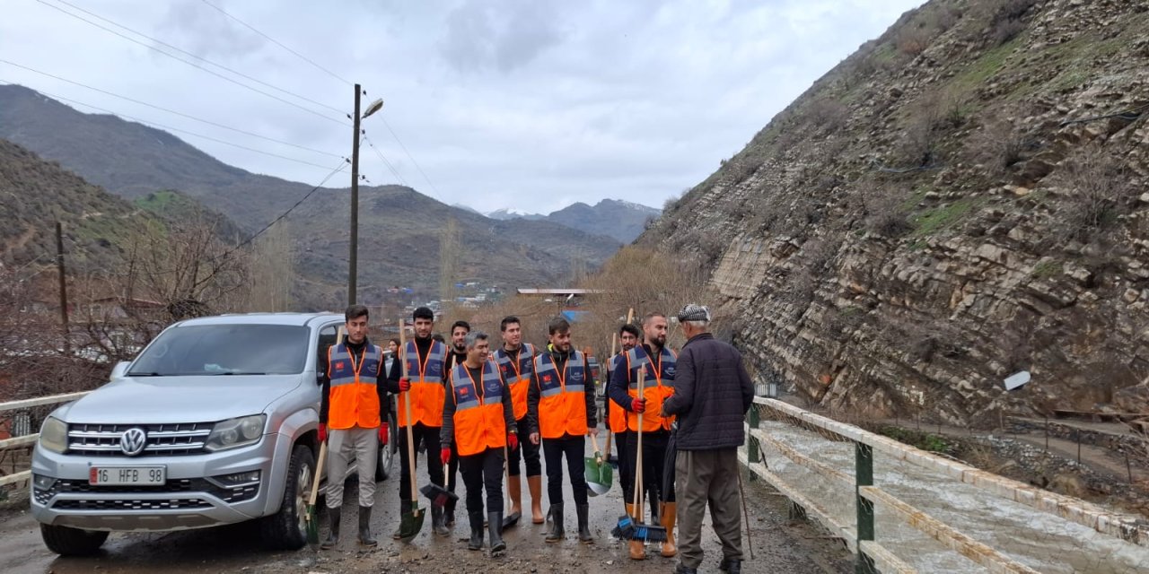 Şırnak’ta Yaralar El Birliğiyle Sarılıyor: AFAD Gönüllüleri Taşdelen’de!