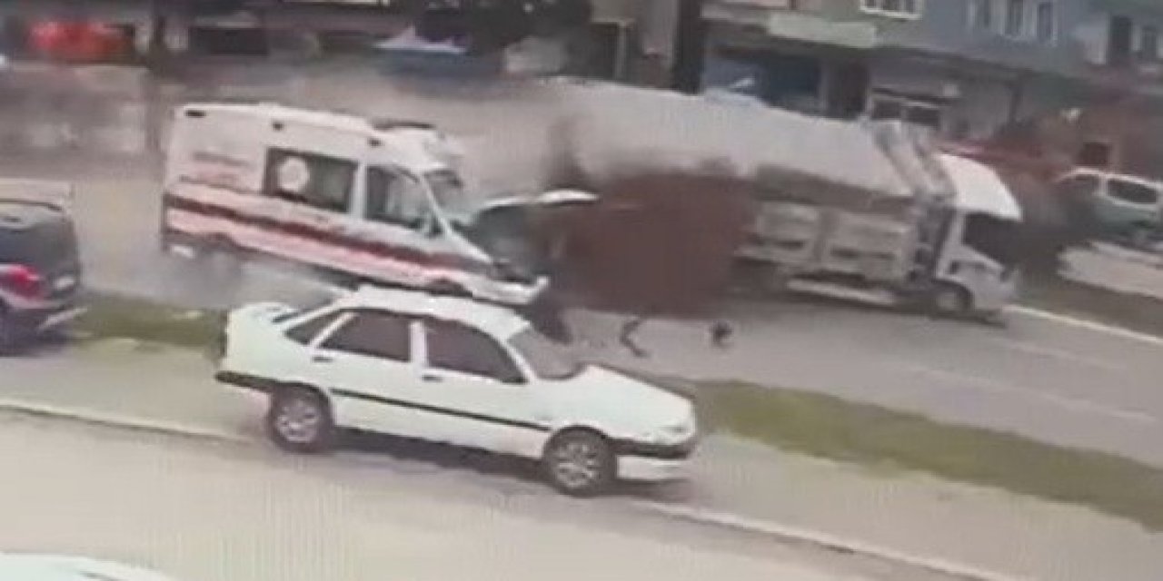 Vakaya giden Ambulans Kamyona çarptı, 1 kişi öldü 3 kişi yaralandı