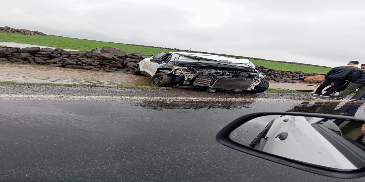 Diyarbakır'da otomobil takla attı: 2 yaralı
