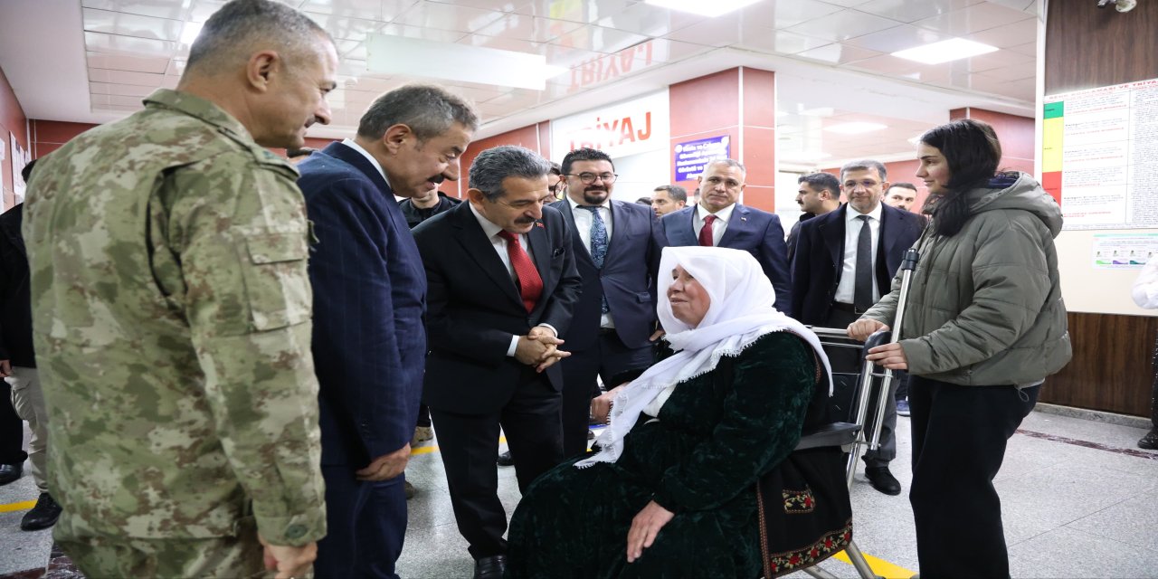 Vali Ekici’den hastanede bayram ziyareti