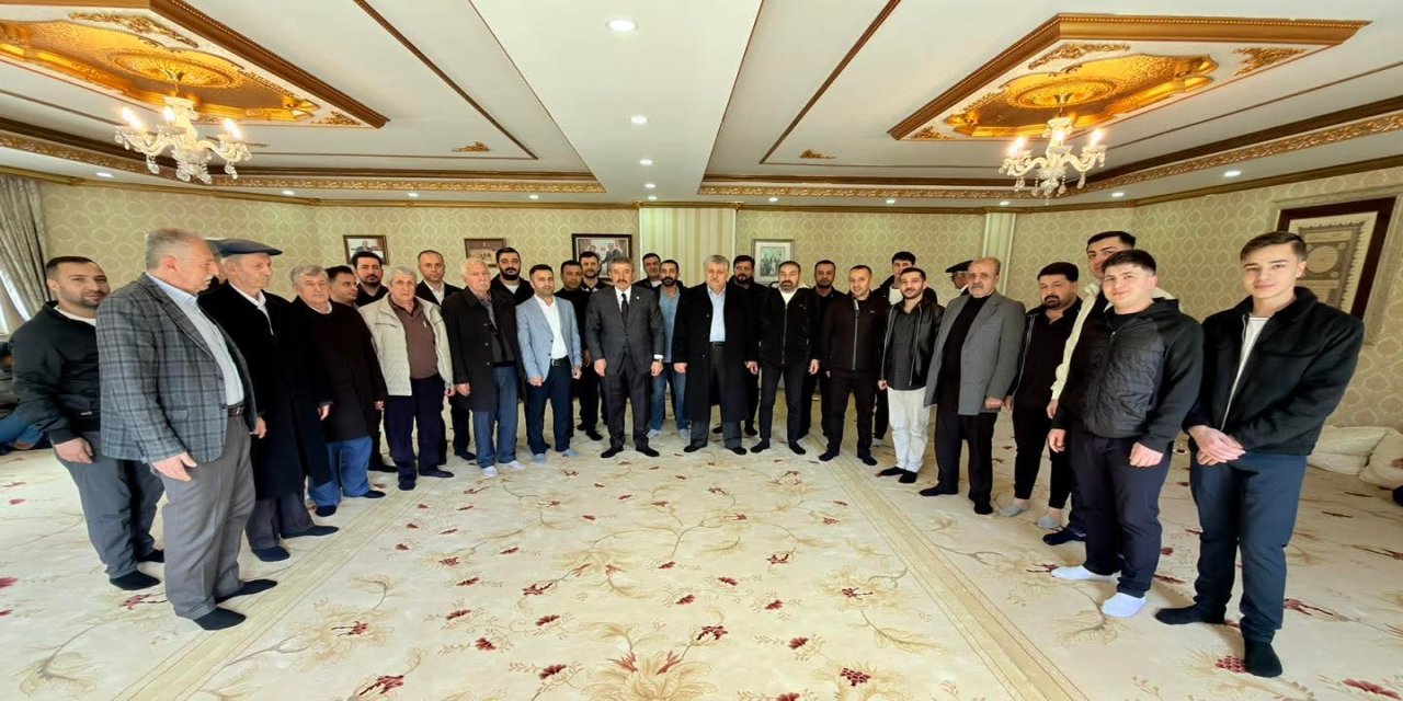 Vekil Tatar’ın Evindeki Bayramlaşmaya Vatandaşlardan Büyük İlgi