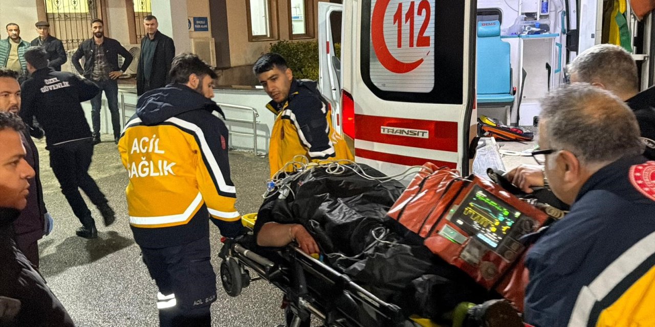 Otomobil uçuruma yuvarlandı: 1 ölü, 4 yaralı