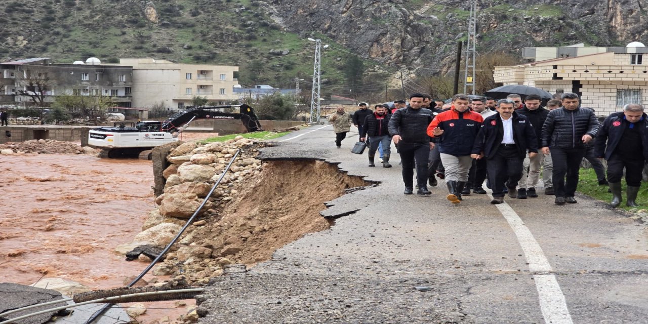 Vali Ekici Kasrik’te: “Devlet tüm imkânlarıyla sahada”