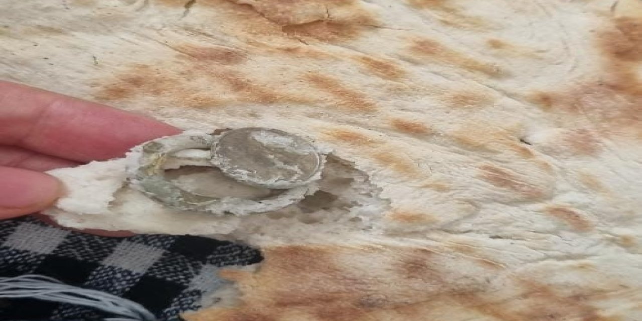 Ekmeğin içerisinden bozuk para halkası çıktı