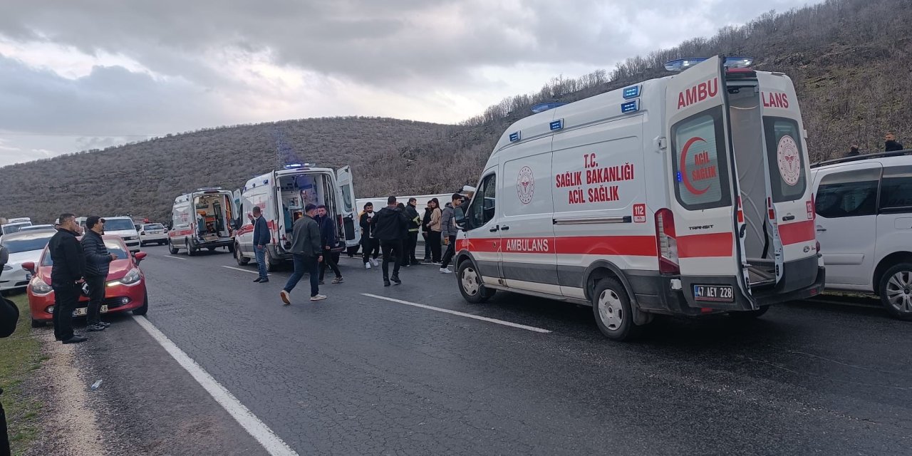 İdil-Midyat Karayolunda Can Pazarı: Otobüs devrildi 24 yolcu yaralandı