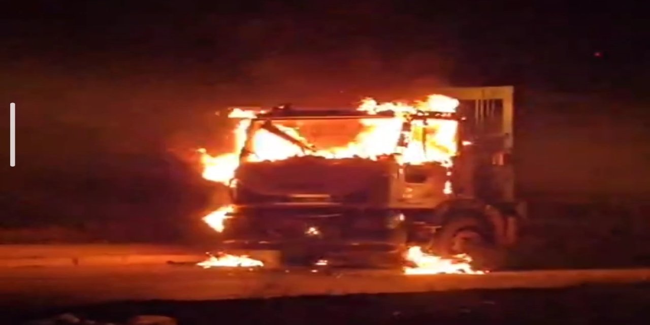 Tuşba’da Korkutan Anlar: Seyir Halindeki Çöp Kamyonu Alev Alev Yandı!