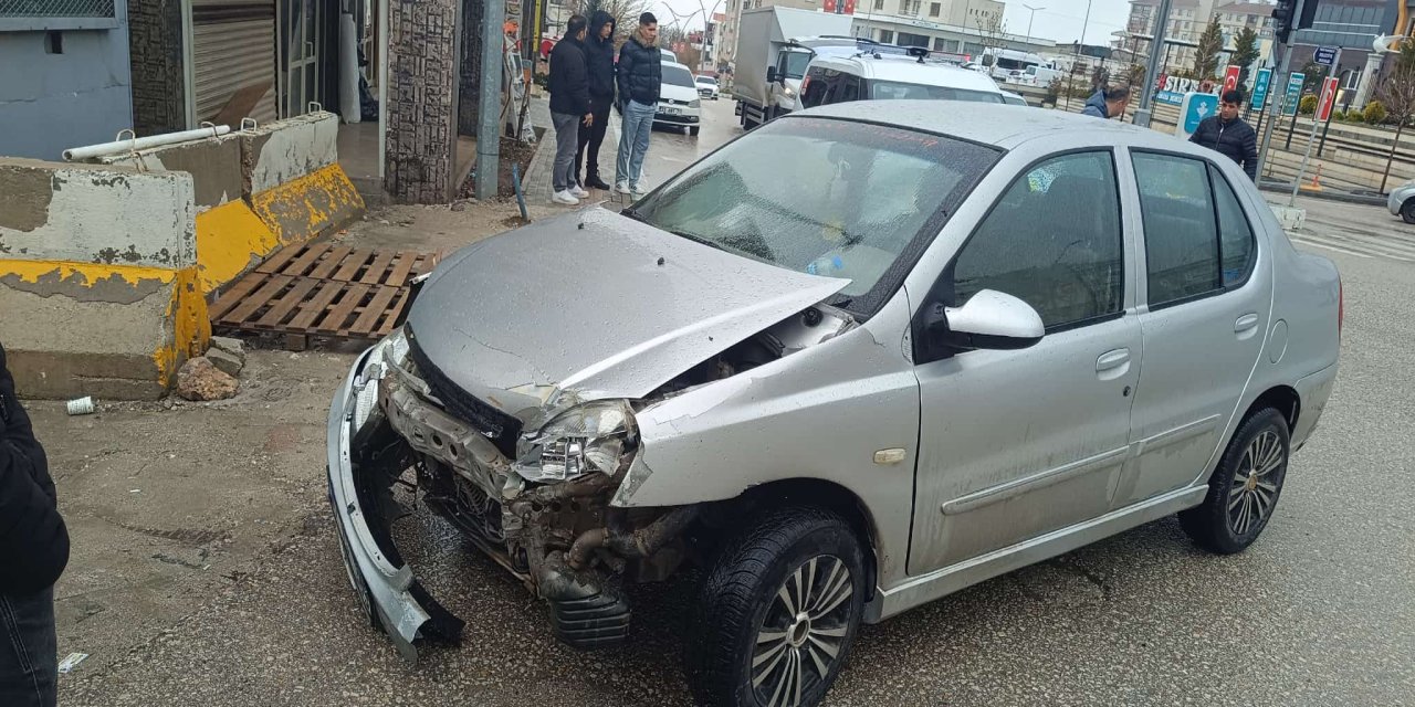 Şırnak'ta Maddi Hasarlı Trafik Kazası