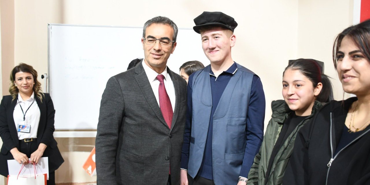 Şırnak’ta Genç Yetenekler Tiyatro İl Finalinde Sahne Aldı