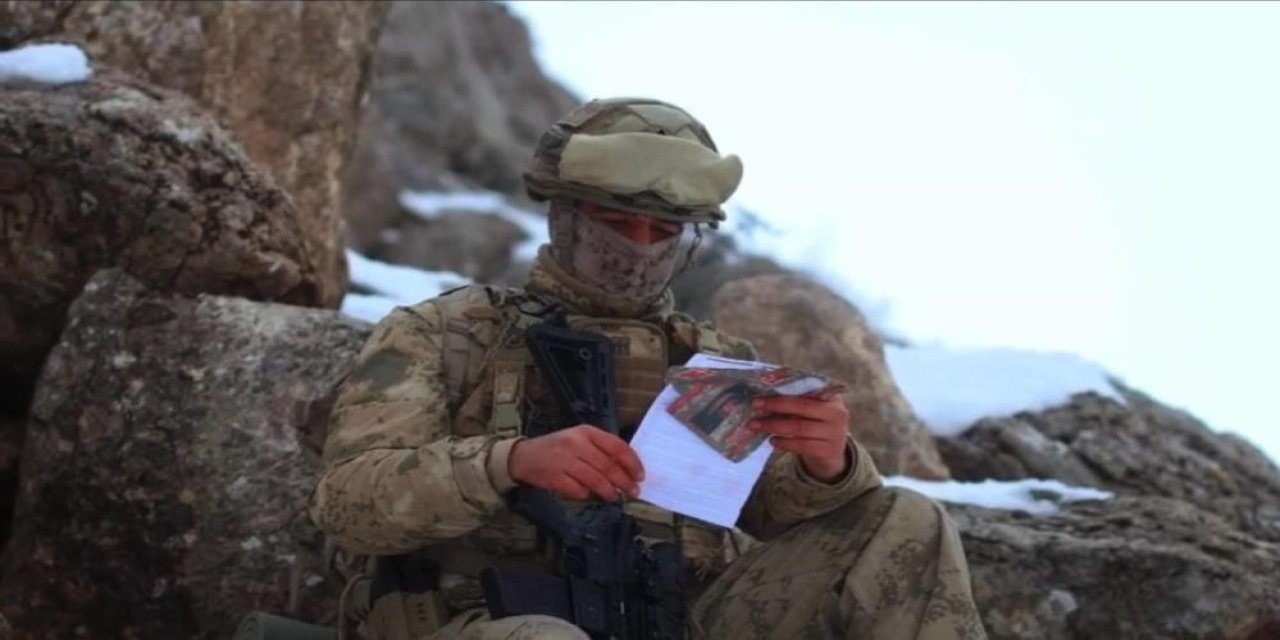 Öğrencilerin mektupları Mehmetçiğe ulaştı