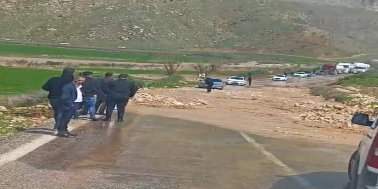 Şırnak’ta heyelan: Cizre eski yolu ulaşıma kapandı