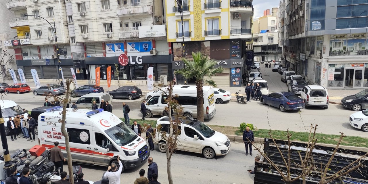 Cizre’de Zincirleme Trafik Kazası: 4 Araç Birbirine Girdi