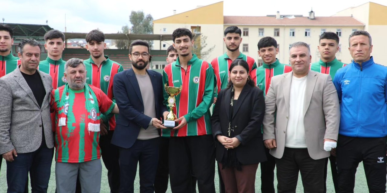Cizre Belediyesi U-18 Takımı Namağlup Şampiyon oldu