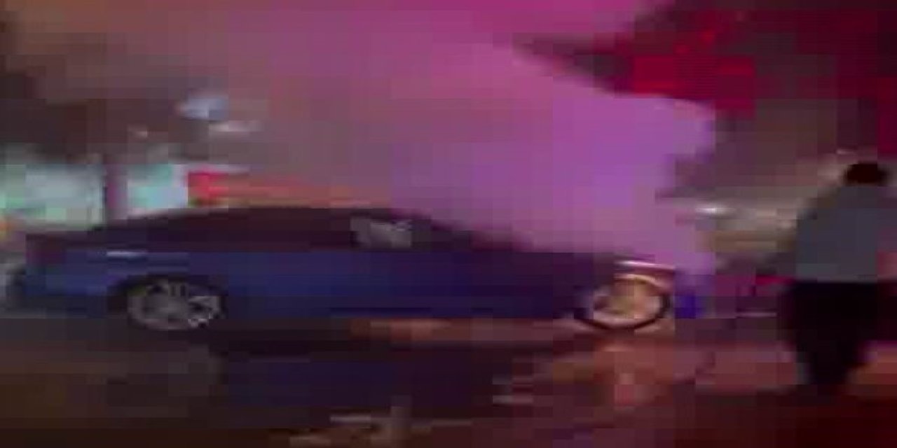 Diyarbakır'da seyir halindeki otomobil alev topuna döndü