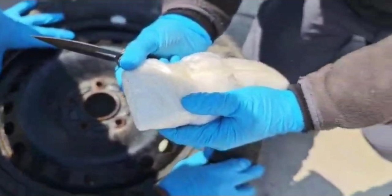 Yedek Lastikten Uyuşturucu Çıktı: 7 Kilo Metamfetamin Ele Geçirildi