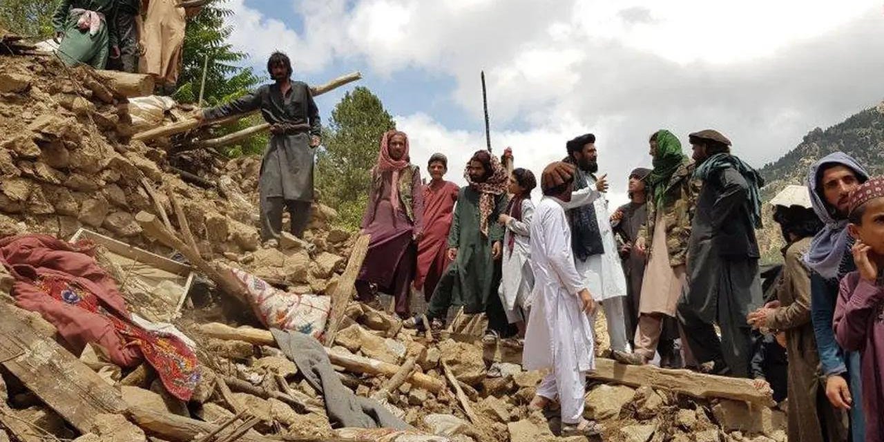 Afganistan’da Büyük deprem! Şiddeti Pakistan'ı da salladı