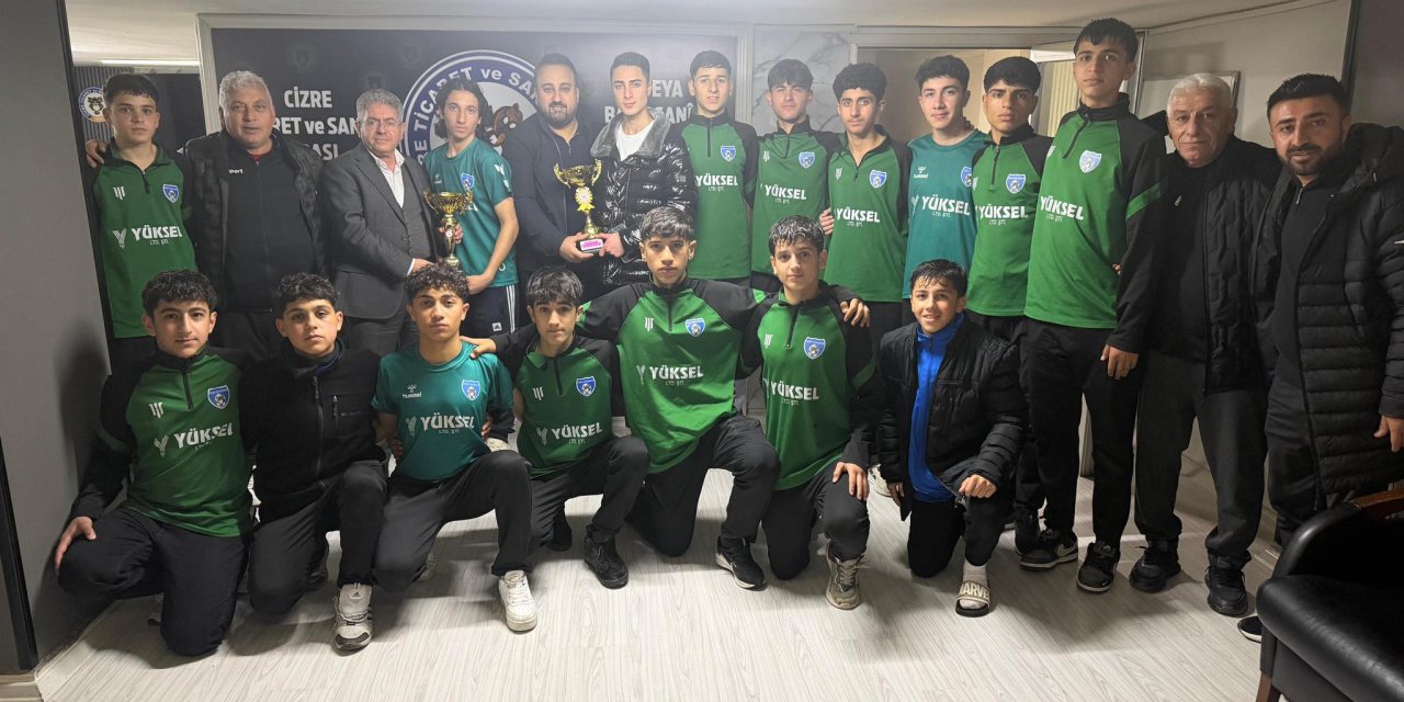 Cizre Dicle Spor Şampiyonluk Kupası ile Başkan Yıldırım’ı Ziyaret etti