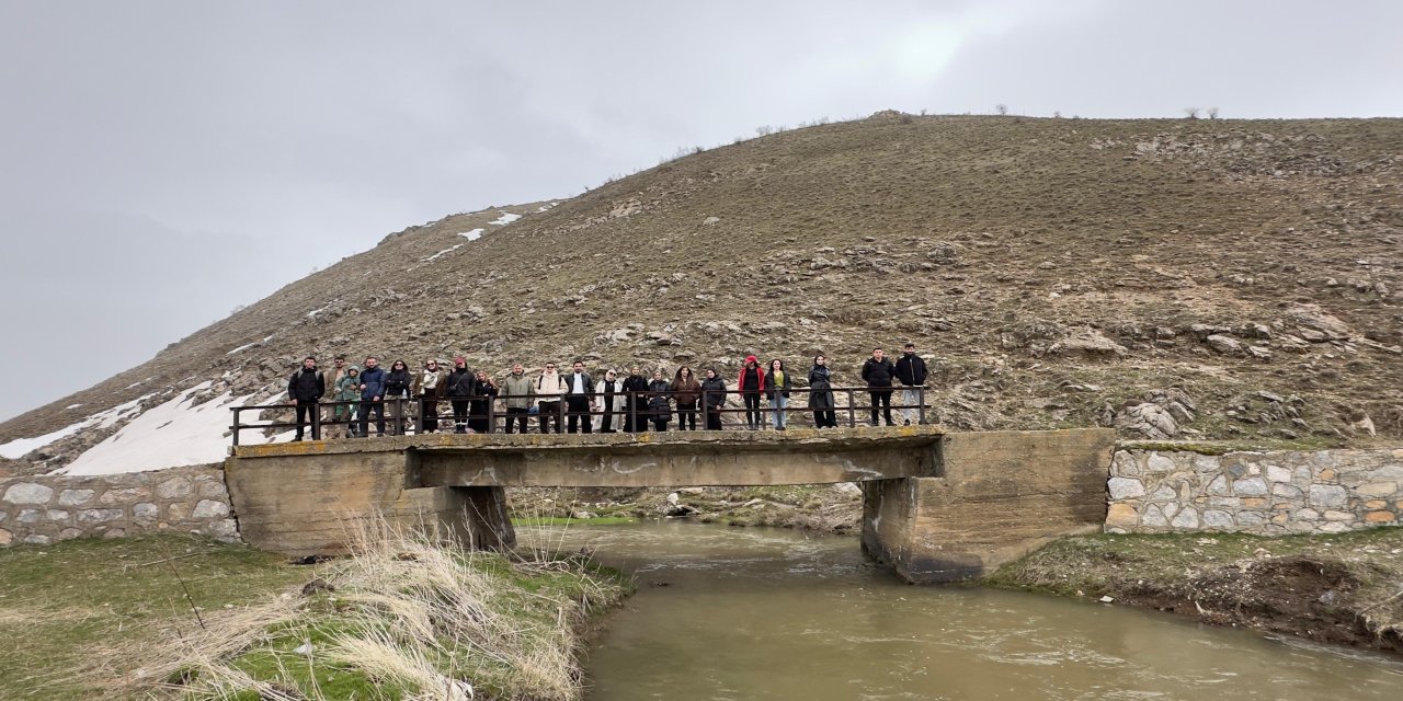 BEÜ Öğrencileri Baharı Güzeldere Vadisi’nde Karşıladı: Çiğdemler Arasında Yolculuk
