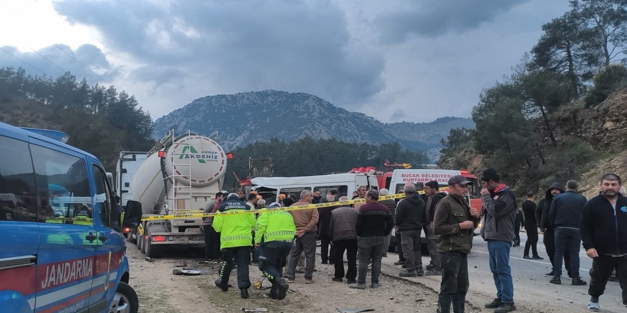 Antalya-Isparta Yolunda Katliam Gibi Kaza: 7 Ölü, 7 Yaralı!