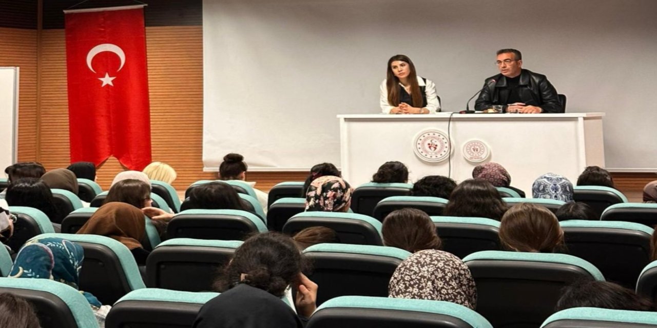 Şırnak’ta Gençlerin Görüşleri Masaya Yatırıldı