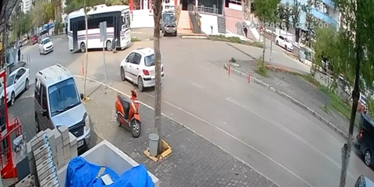 Dehşet Anı: Açık Kapıdan Düşen Yolcu Ağır Yaralandı