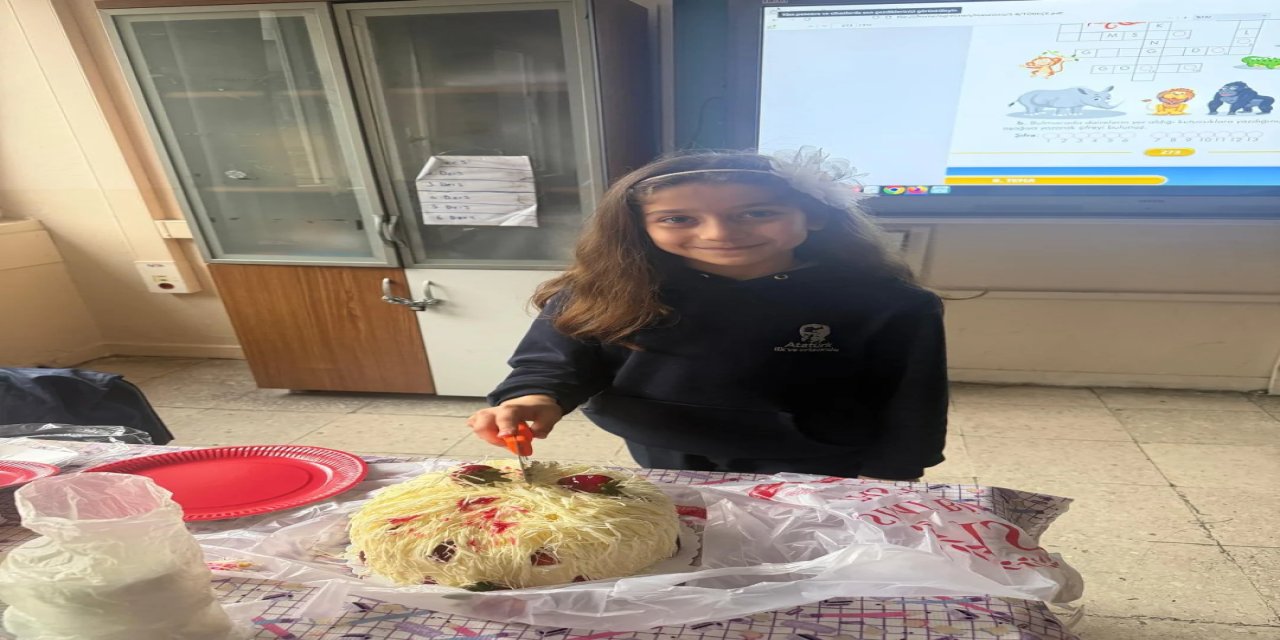 Şırnak’ta Minik Öğrenciye Polislerden Unutulmaz Sürpriz!