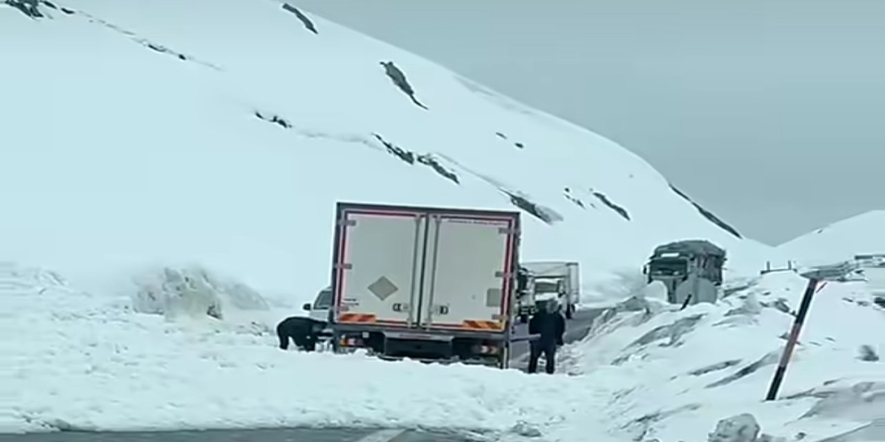 Şırnak’ta Çığ Düştü, Ekipler Zamana Karşı Yarıştı