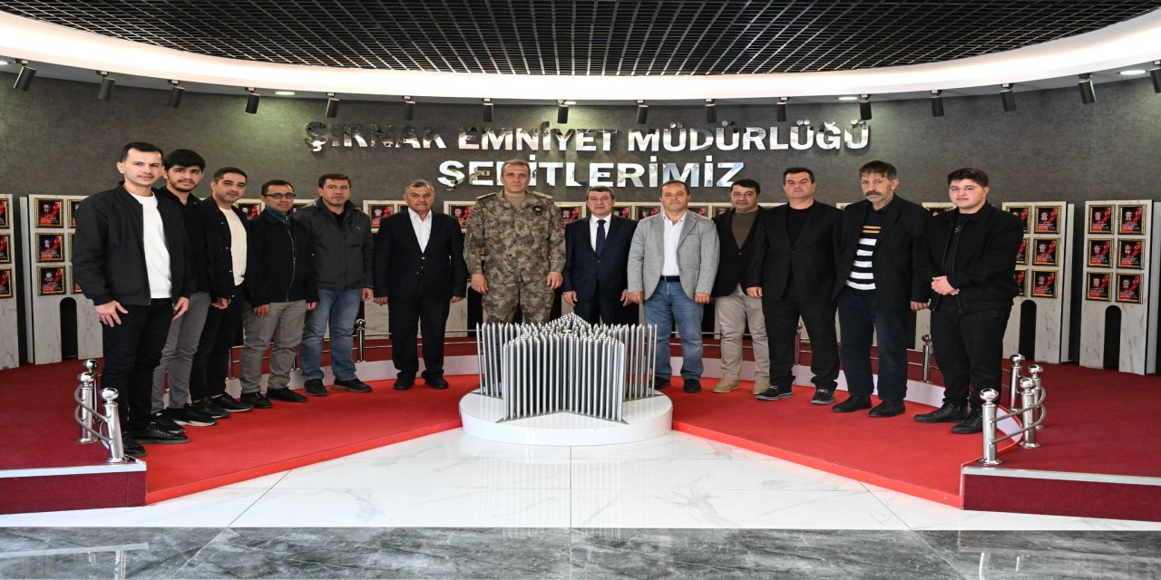 Şırnaklı iş insanı Yusuf Som, Som ailesiyle birlikte Emniyet Müdürü’nü ziyaret etti