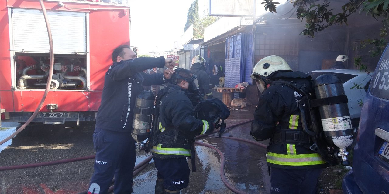 Antalya’da 20 Milyonluk Yangın Kabusu! 15 Gün Önce Taşındığı Dükkanı Küle Döndü