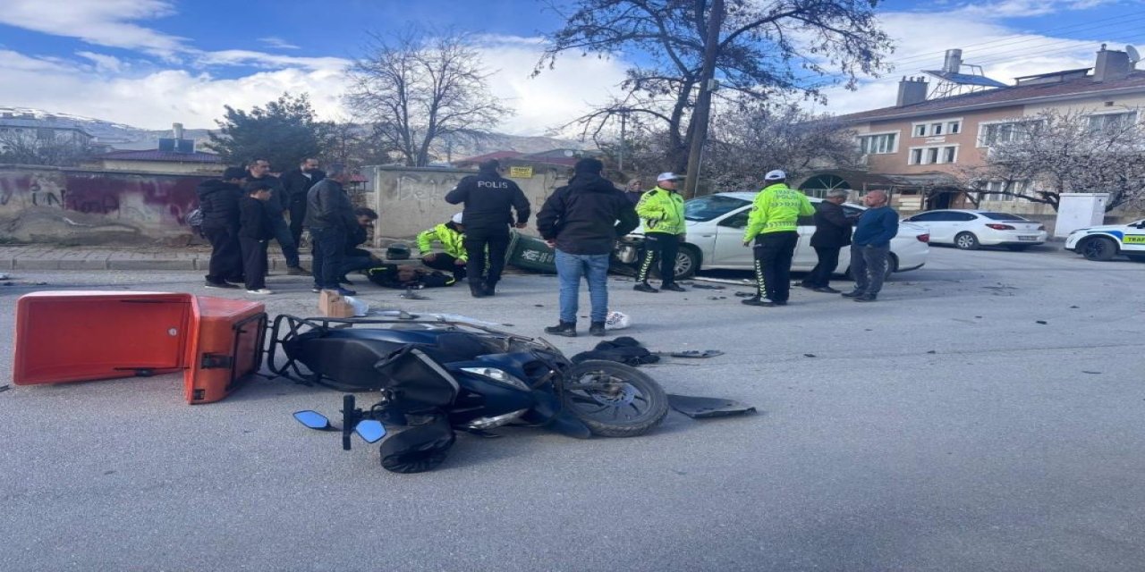 Erzincan’da otomobil ile motosiklet çarpıştı: 1 yaralı