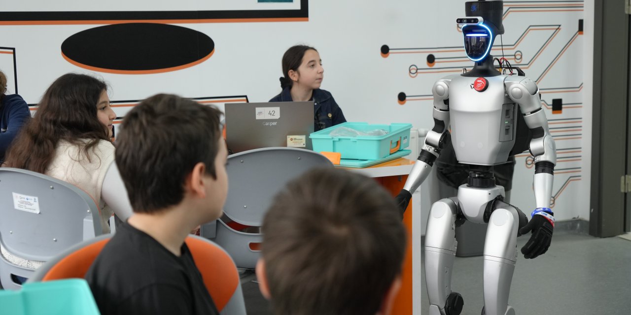 Türkiye’nin ‘Kimlikli’ İlk Robotu CANİKMAN Mesaiye Başladı!