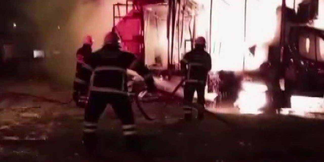 Sağlık ocağı ve kanser tarama aracı yandı