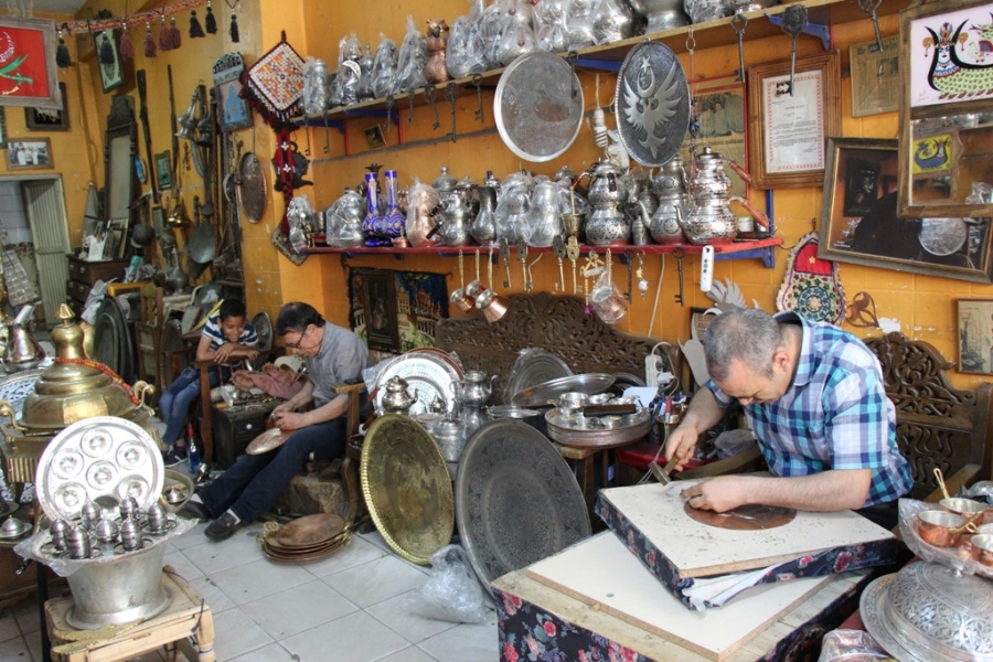 BAKIR İŞLEMECİLİĞİ MÜZİKLE BULUŞUNCA RİTİMLE VURAN ÇEKİÇ SESLERİ ORTAYA ÇIKTI