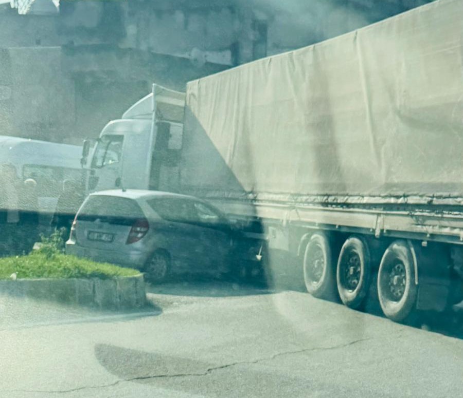 Cizre’de Otomobil Tırla Çarpıştı