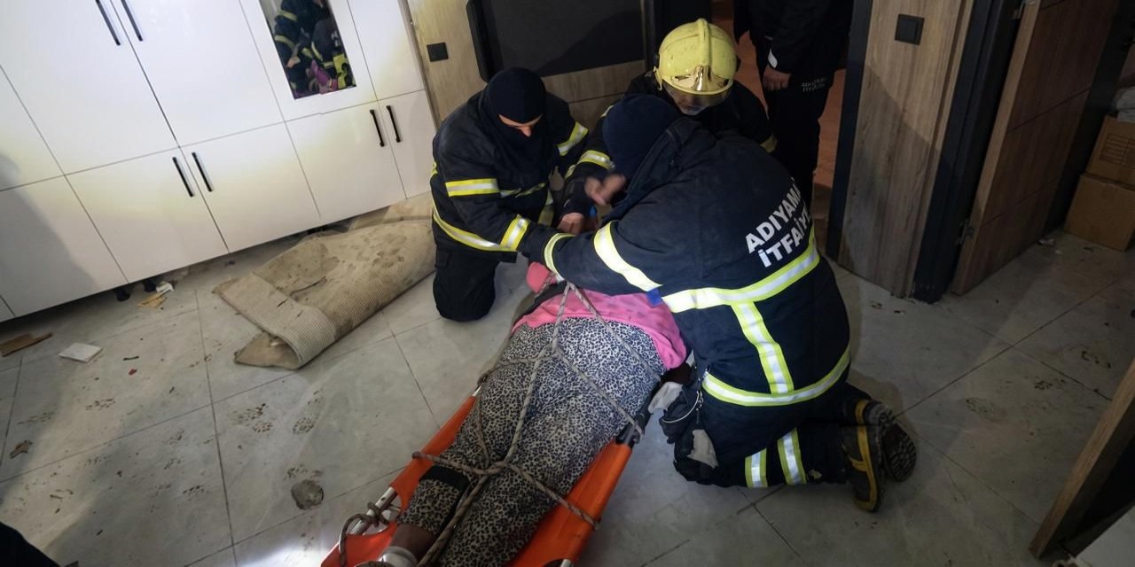 Su baskını nedeniyle bodrumda mahsur kalan engelli vatandaş kurtarıldı