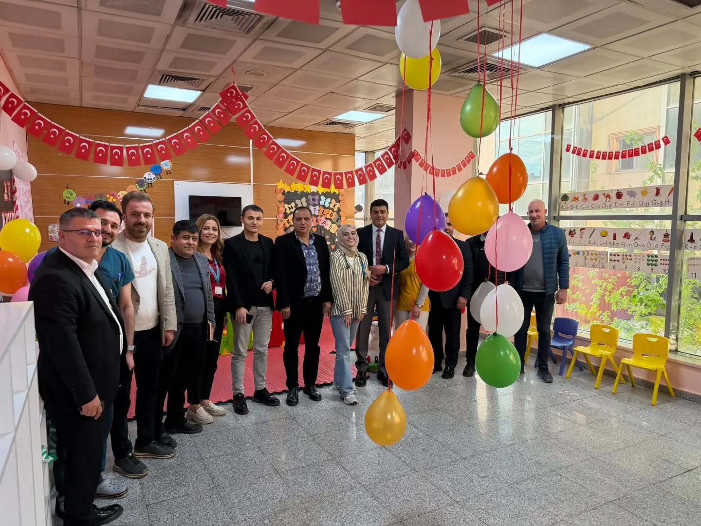 Cizre’de Minik Yüreklere Bayram Morali: Hastane Odası Eğlence Dünyasına Dönüştü