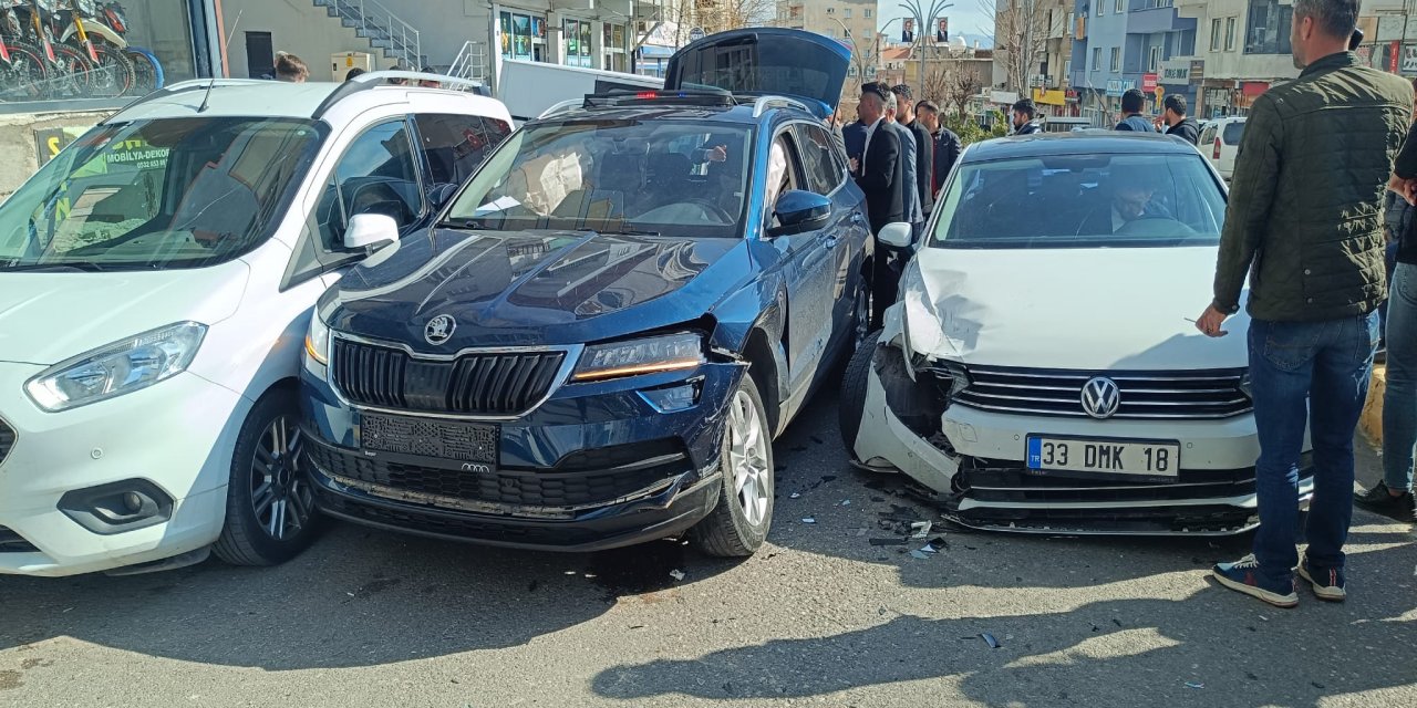 Şırnak merkezde trafik kazası: Zincirleme çarpışma korkuttu