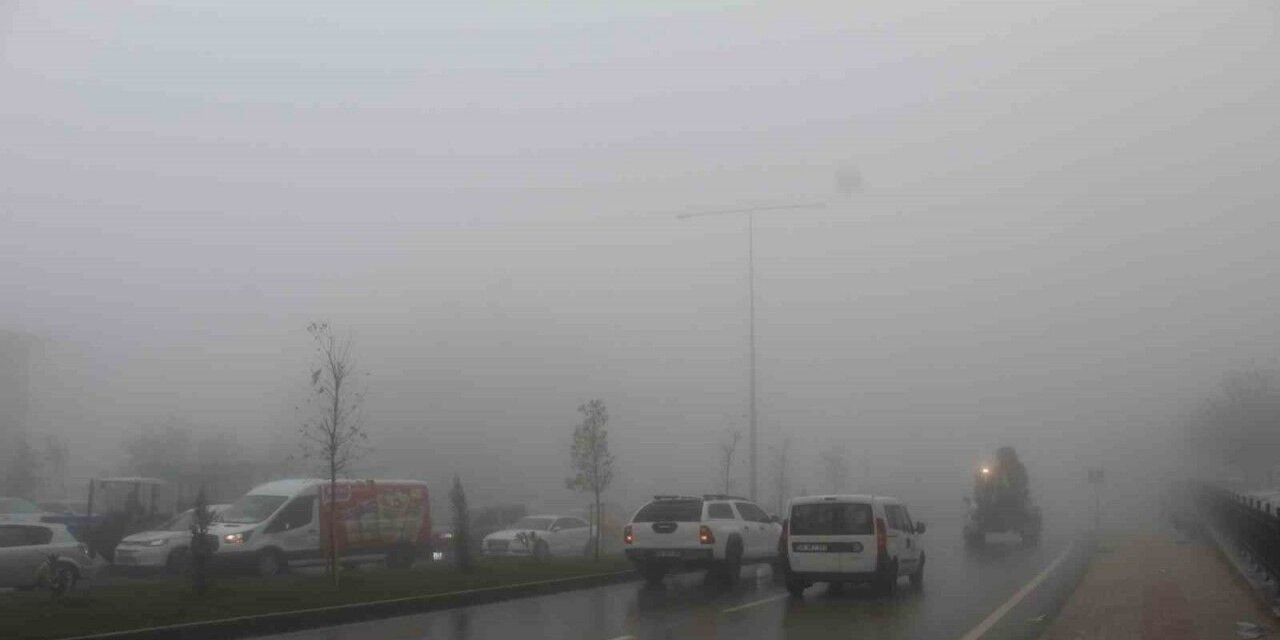 Şırnak Merkezde Şiddetli Yağış Ve Şimşek Etkili Oldu