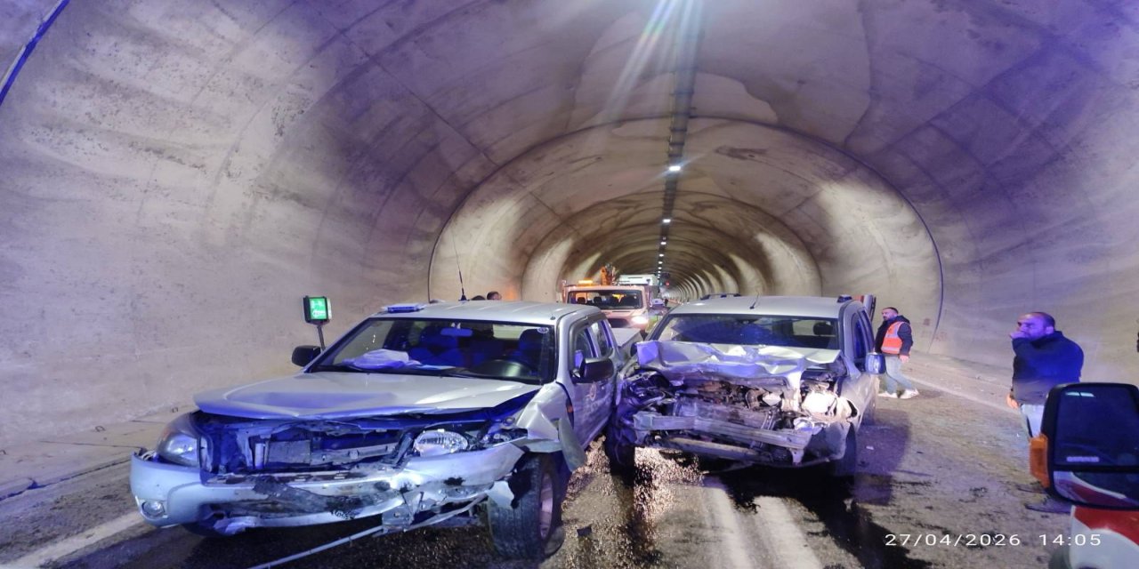 Artvin'de 7 kişinin yaralandığı tünel kazası kamerada