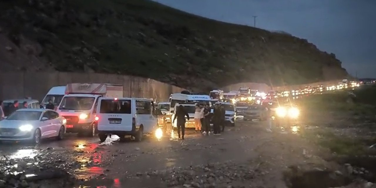 Cizre’de Heyelan Nedeniyle Kapanan Yol Ulaşıma Açıldı