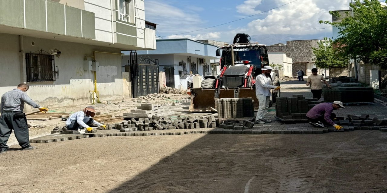 Silopi’de Yol Yapım ve Onarım Çalışmaları Sürüyor