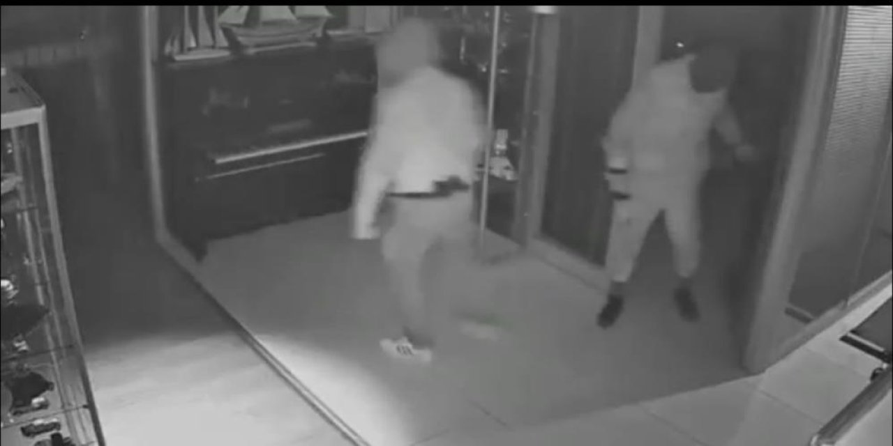 Maskeli beşler girdikleri işletmelerde çelik kasaları böyle patlattı...