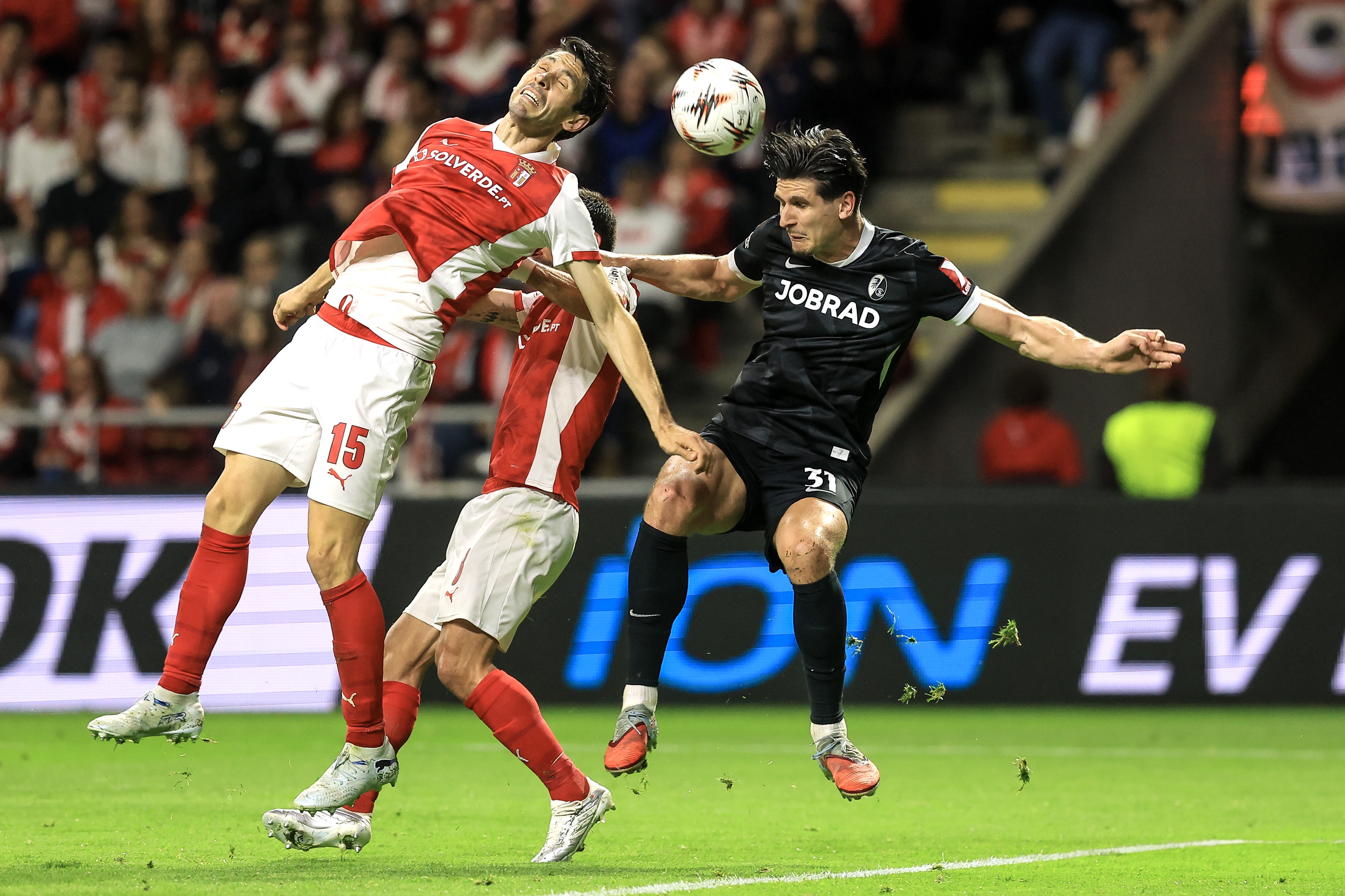 Avrupa Ligi'nde Yarı Final Heyecanı: Nottingham Forest Avantajı Kaptı