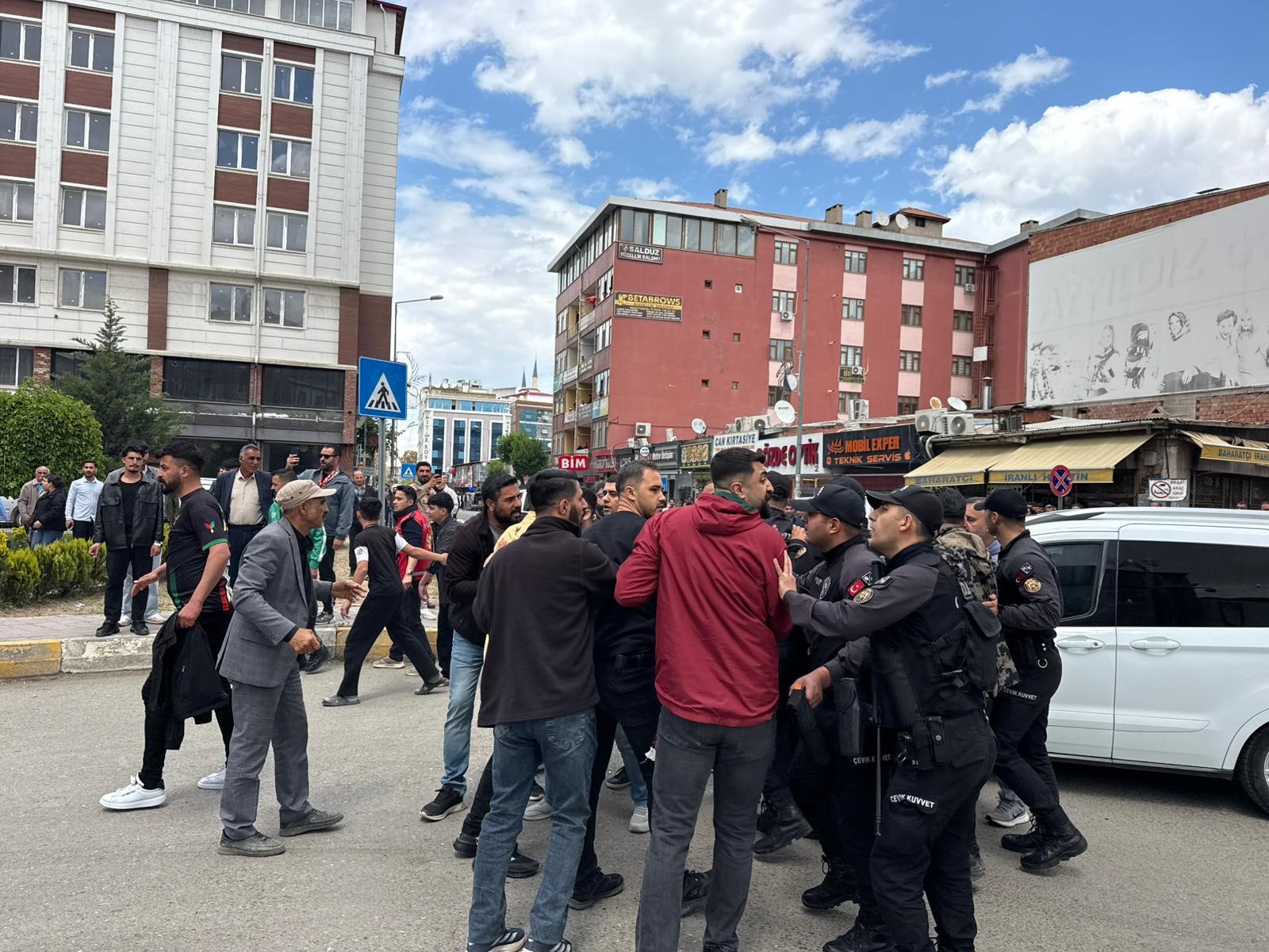 Iğdır'da Amed maç öncesi Taraftarlar arasında büyük arbede