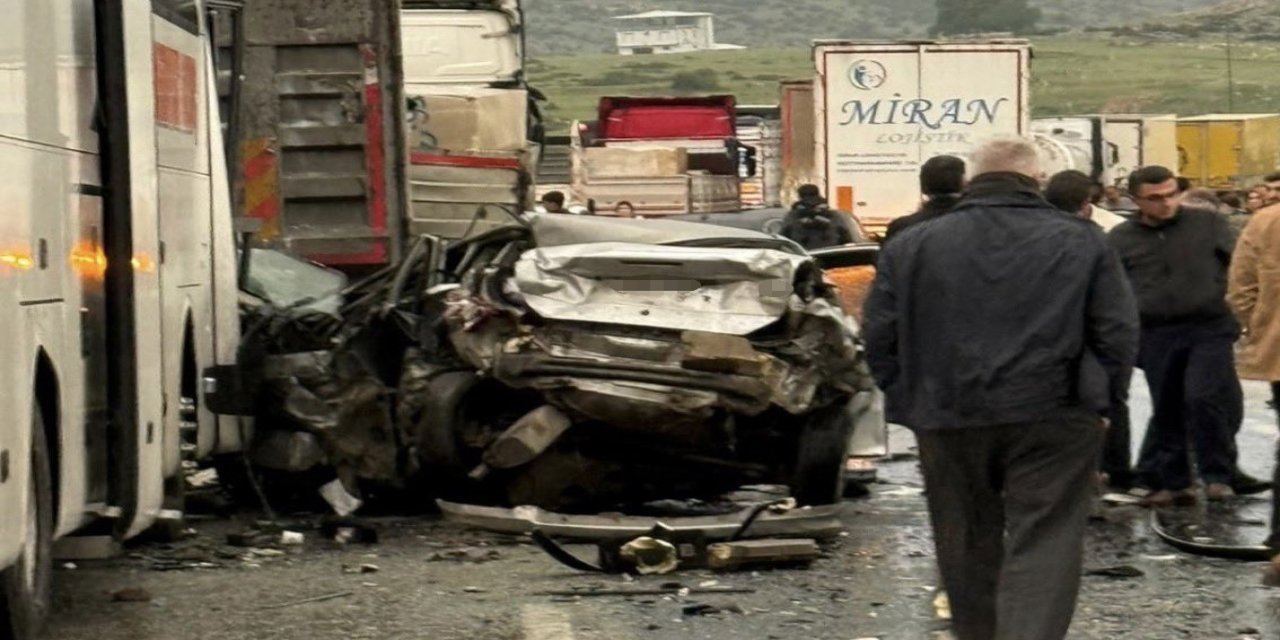 TAG Otoyolu'nda zincirleme trafik kazası: 1'i ağır 5 yaralı