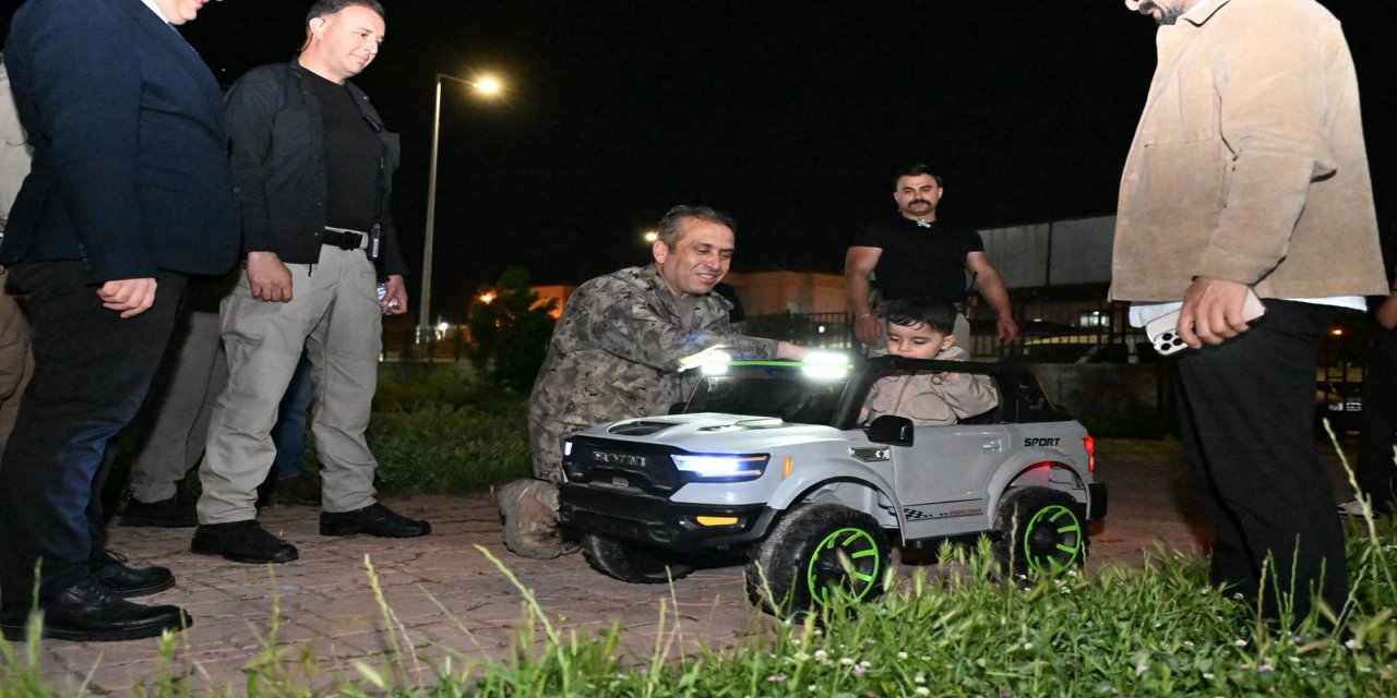 Emniyet Müdürü Volkan Sazak Çocukların Gönlünü Kazandı