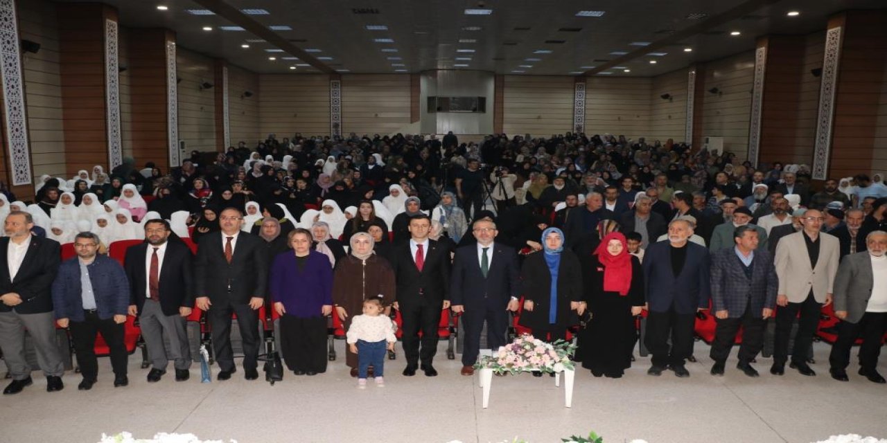 Kız Kur’an kursu öğrencileri hadis-i şerif bilgisinde yarıştı