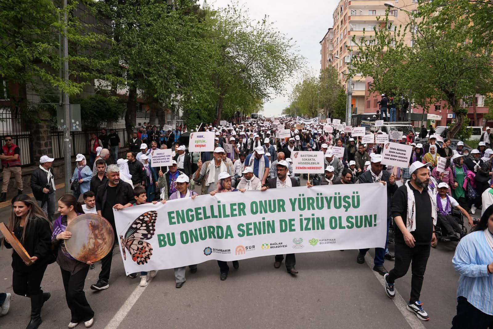 Cizre’nin Engelli Hakları Çığlığı Diyarbakır’dan Yükseldi: "Sadaka Değil, Adalet İstiyoruz"