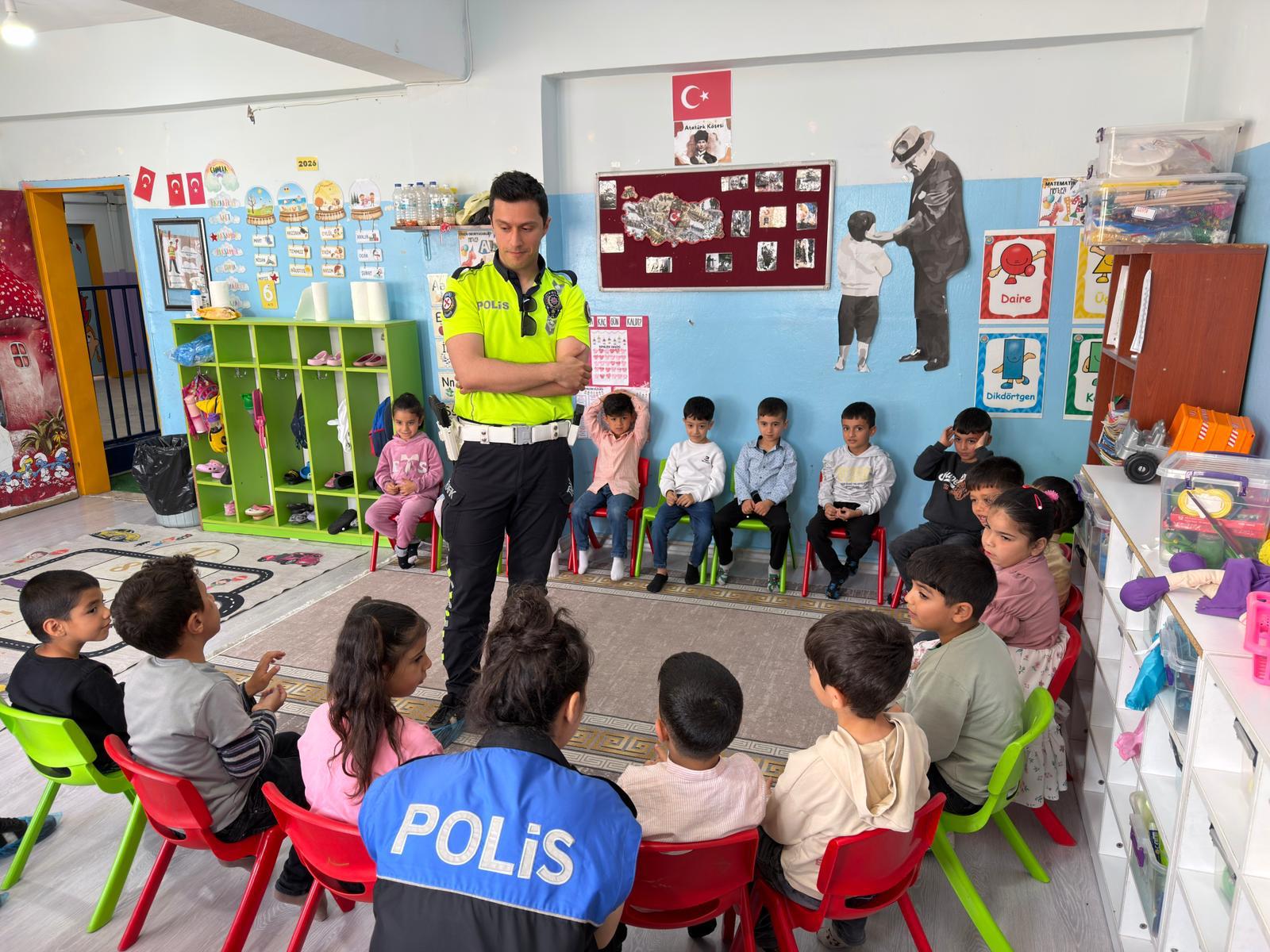 Cizre’de Geleceğin Sürücüleri Kuralları Polis Amcalarından Öğrendi